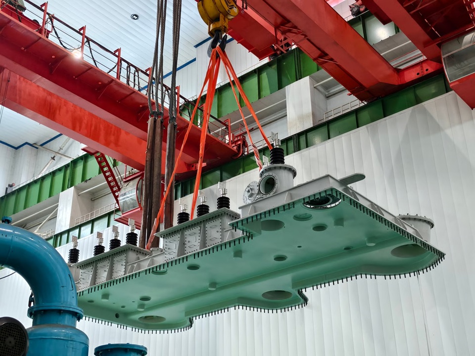 Suspended equilibrium condition of Transformer cover